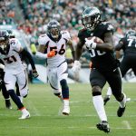 PHILADELPHIA, PA - NOVEMBER 05:  Running back Jay Ajayi #36 of the Philadelphia Eagles runs the ball 46 yards for a touchdown against the Denver Broncos during the second quarter at Lincoln Financial Field on November 5, 2017 in Philadelphia, Pennsylvania.  (Photo by Joe Robbins/Getty Images)