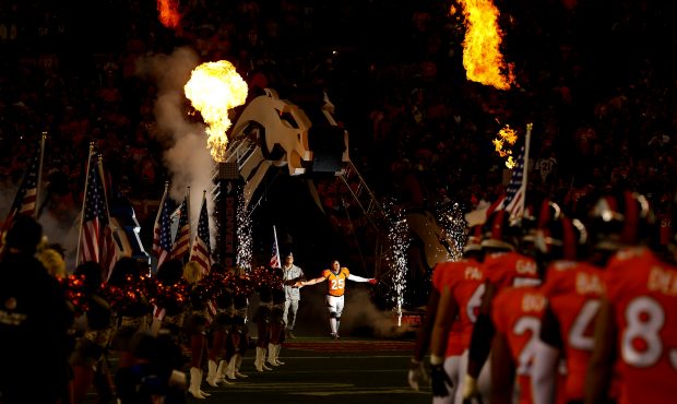 DENVER, CO - NOVEMBER 12: Cornerback Chris Harris #25 of the Denver Broncos runs onto the field dur...