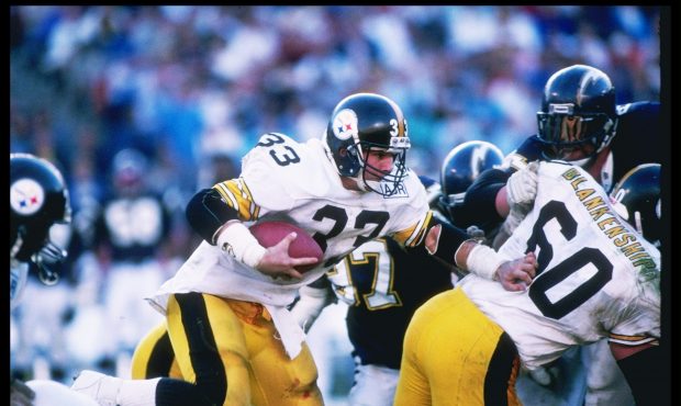 11 Dec 1988:  Running back Merril Hoge of the Pittsburgh Steelers moves the ball during a game agai...