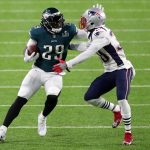 MINNEAPOLIS, MN - FEBRUARY 04: LeGarrette Blount #29 of the Philadelphia Eagles carries the ball against Duron Harmon #30 of the New England Patriots during the first quarter in Super Bowl LII at U.S. Bank Stadium on February 4, 2018 in Minneapolis, Minnesota.  (Photo by Streeter Lecka/Getty Images)