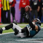 MINNEAPOLIS, MN - FEBRUARY 04:  Zach Ertz #86 of the Philadelphia Eagles makes an 11-yard touchdown reception in the fourth quarter against the New England Patriots in Super Bowl LII at U.S. Bank Stadium on February 4, 2018 in Minneapolis, Minnesota.  (Photo by Kevin C. Cox/Getty Images)