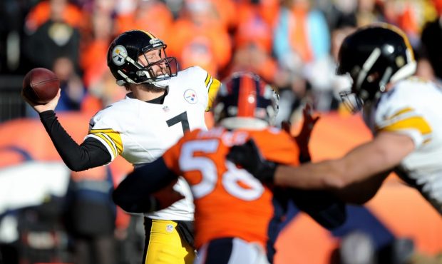 Ben Roethlisberger #7 of the Pittsburgh Steelers throws a pass in the first quarter against the Den...