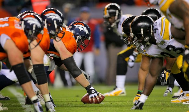 The Denver Broncos offense takes the line of scrimmage against the Pittsburgh Steelers defense on d...