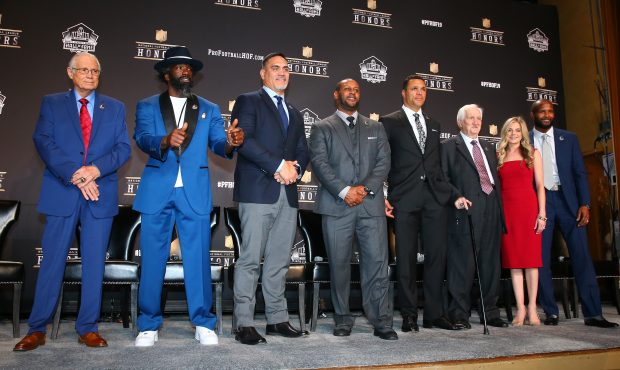 The 2019 NFL Hall of Fame Class pose for a photo (from left) Johnny Robinson, Ed Reed, Kevin Mawae,...