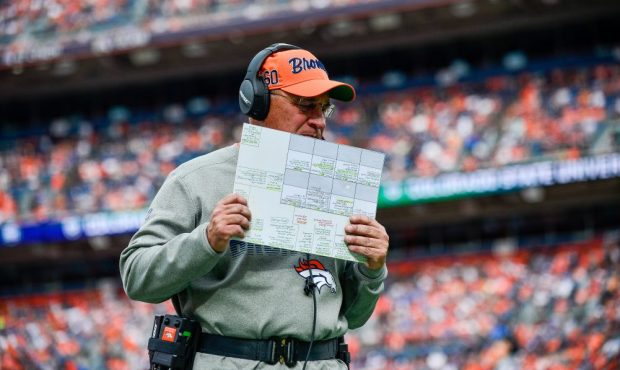 Vic Fangio doesn't mince words when talking about refs in Broncos loss