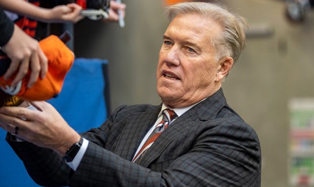 INDIANAPOLIS, IN - OCTOBER 27: John Elway signs autographs before the game between the Indianapolis...