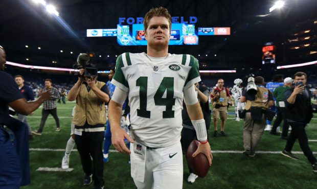 DETROIT, MI - SEPTEMBER 10: Sam Darnold #14 of the New York Jets exits the field after the game aga...