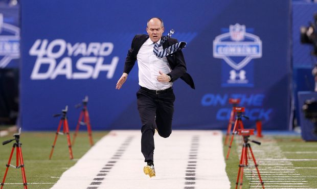 INDIANAPOLIS, IN - FEBRUARY 22: NFL Network host Rich Eisen runs the 40-yard dash in a suit and tie...