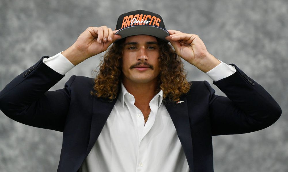 Denver Broncos rookie tight end Greg Dulcich during the opening session of  the NFL football team's training camp Wednesday, July 27, 2022, in  Centennial, Colo. (AP Photo/David Zalubowski Stock Photo - Alamy