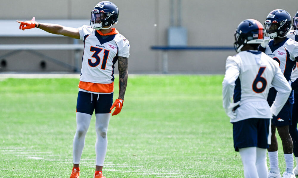 Sterns fills in at safety for injured Broncos leader Simmons - The San  Diego Union-Tribune