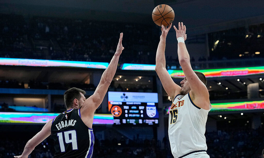 SACRAMENTO, CALIFORNIA - DECEMBER 11: Nikola Jokic #15 of the Denver Nuggets shoots over Drew Euban...