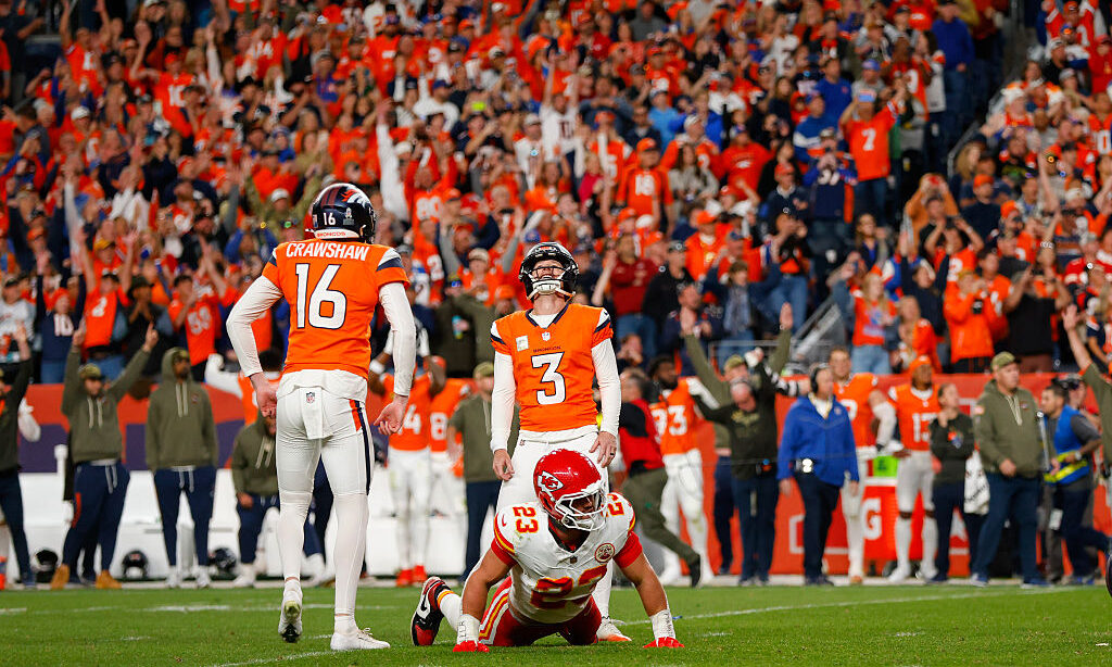 DENVER, COLORADO - NOVEMBER 16: Wil Lutz #3 of the Denver Broncos celebrates a field goal against t...
