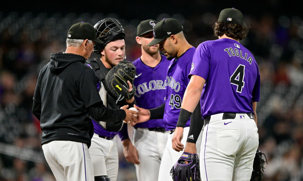 DENVER, COLORADO - SEPTEMBER 16: Antonio Senzatela #49 of the Colorado Rockies is relieved by manag...