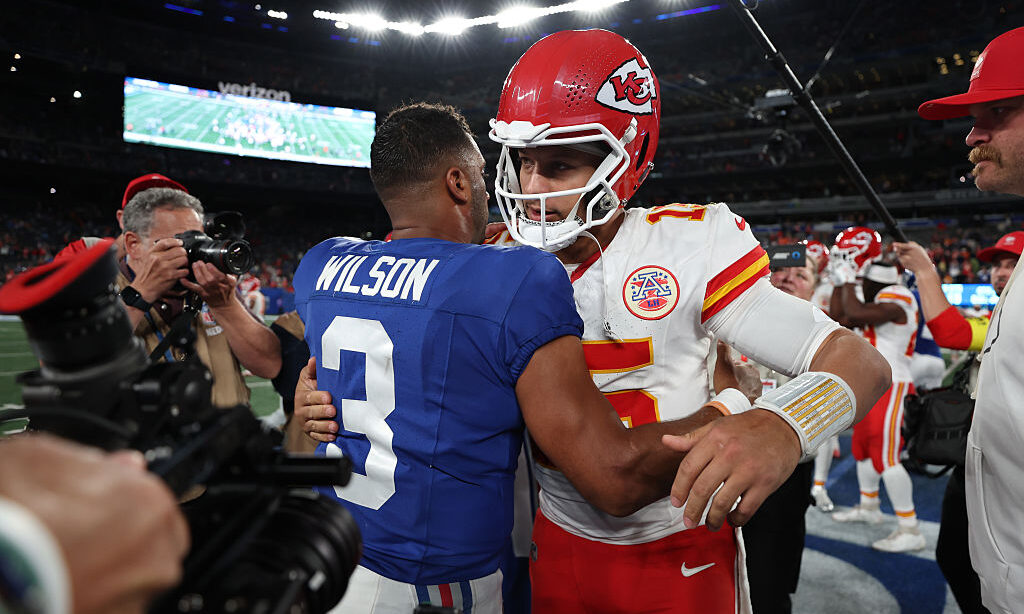 EAST RUTHERFORD, NEW JERSEY - SEPTEMBER 21: Patrick Mahomes #15 of the Kansas City Chiefs embraces ...