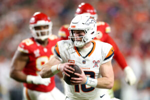 Despite ankle injury, Bo Nix is at his best when he moves around