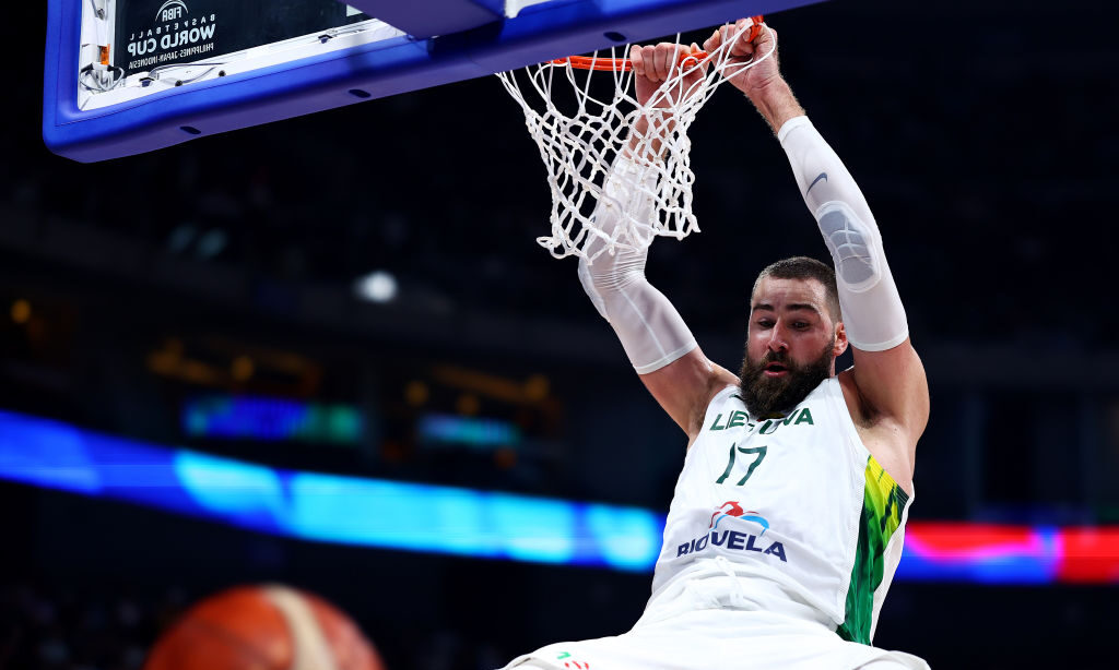MANILA, PHILIPPINES - SEPTEMBER 07: Jonas Valanciunas #17 of Lithuania dunks the ball in the fourth...
