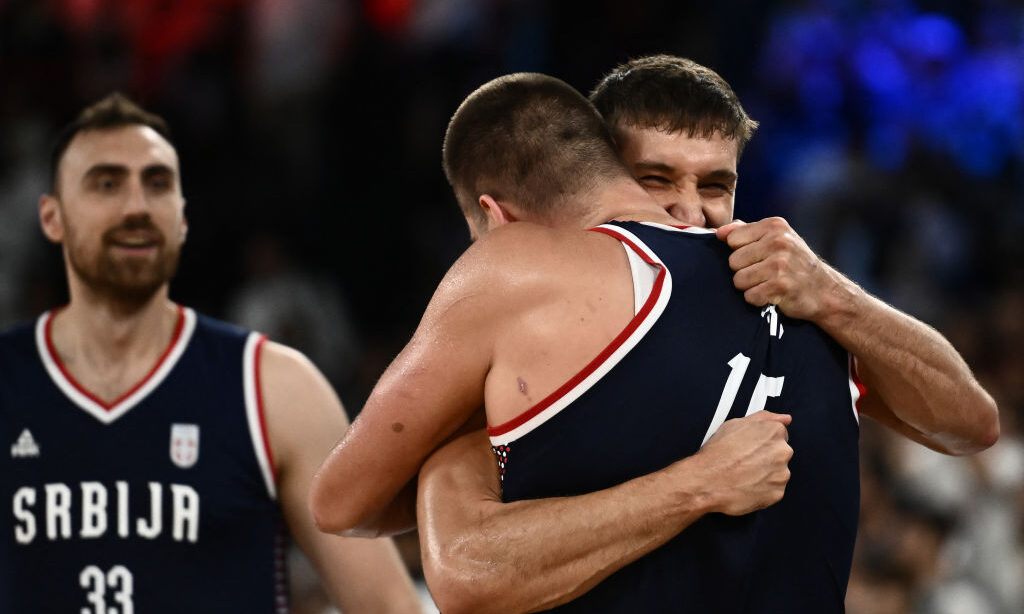 TOPSHOT - Serbia's #07 Bogdan Bogdanovic (Rear R) and Serbia's #15 Nikola Jokic embrace after serbi...