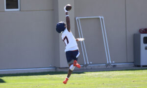 Jaylen Waddle makes highlight-reel play at Broncos training camp