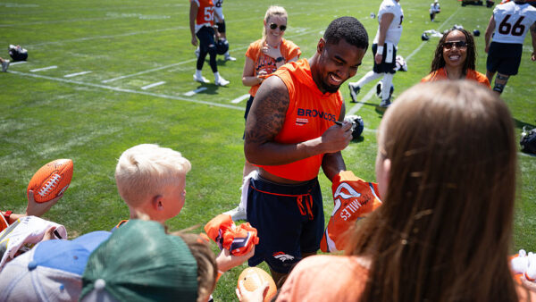 Jaylen Waddle Broncos