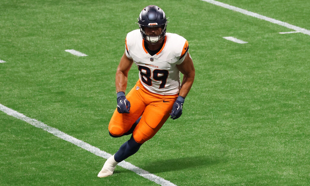 Broncos TE Dallen Bentley