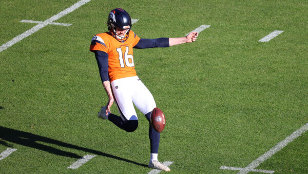 Broncos punter Jeremy Crawshaw