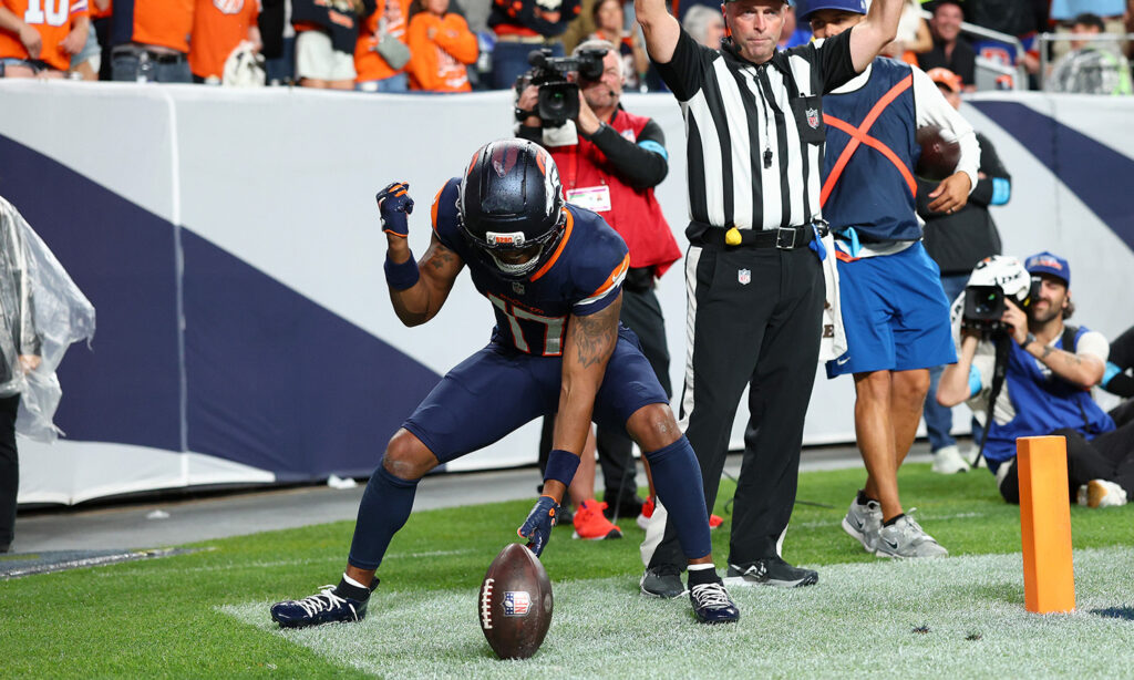 Broncos wide receiver Jaylen Waddle