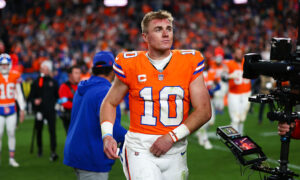 Bo Nix might need to spend some time on the bench